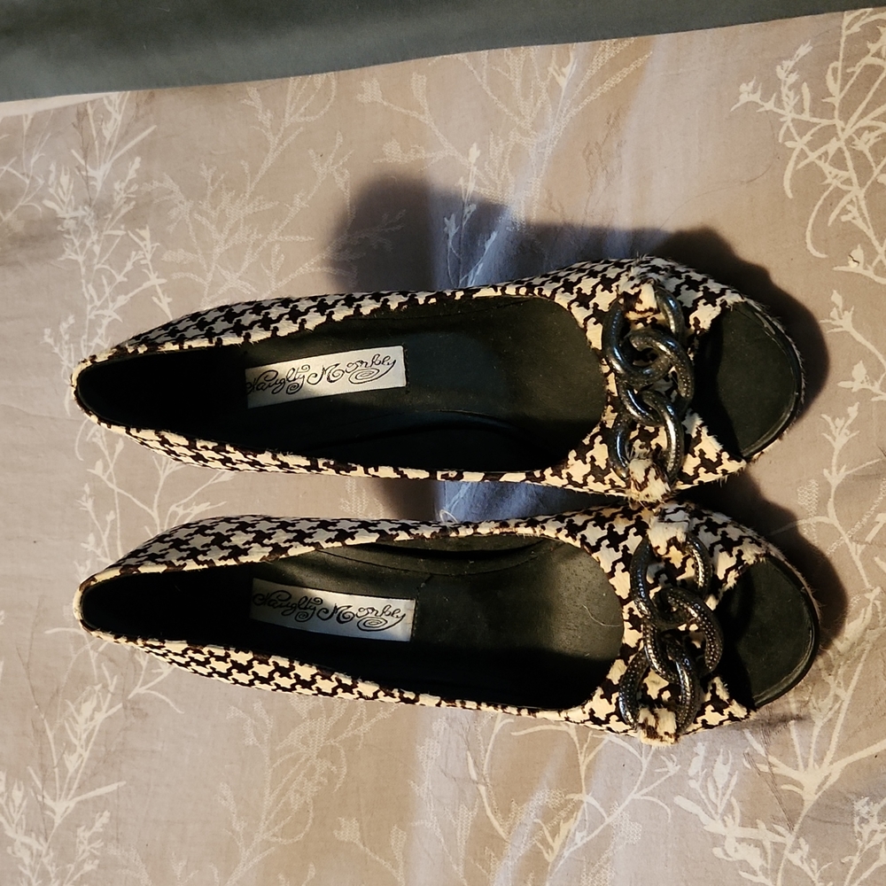 Naughty Monkey sz 9.5 black & white heels